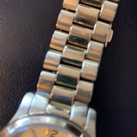 MICHAEL KORS WATCH - USED WITH BOX - Picture 3 of 7